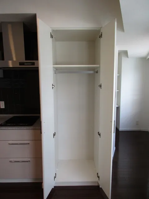 Park Habio Moto-Azabu - Interior - ["Cabinetry", "Fixture", "Kitchen appliance"]