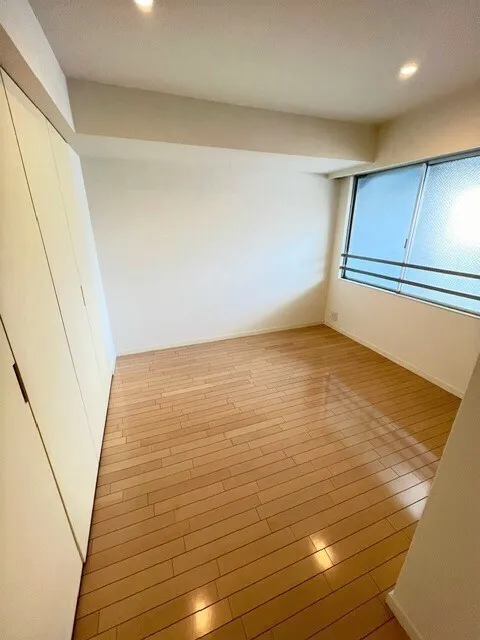Residia Kita Shinjuku - Interior - ["Fixture", "Window", "Building"]