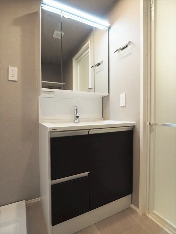 Residia Setagaya Wakabayashi - Interior - ["Plumbing fixture", "Bathroom cabinet", "Bathroom Sink"]
