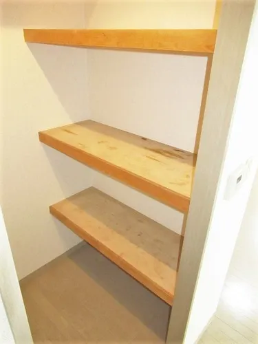 Belle Face Asakusa - Interior - ["Furniture", "Shelf", "Wood"]