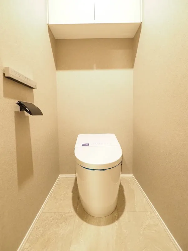 Residia Tower Kamiikebukuro (Tower Building) - Interior - ["Toilet seat", "Flooring", "Floor"]