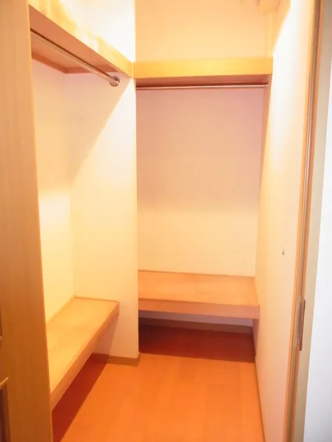 Platanus Meguro - Interior - ["Building", "Wood", "Fixture"]