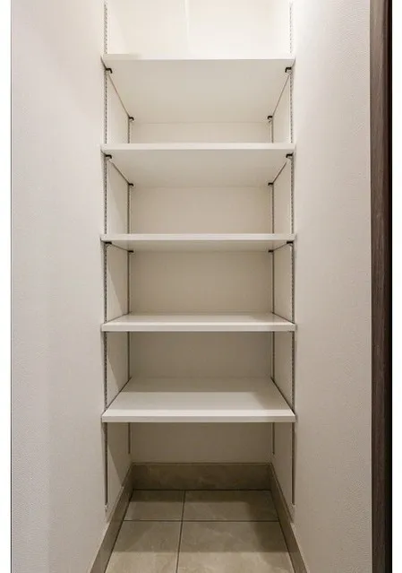 Comforia Liv Nagafukucho - Interior - ["Shelving", "Shelf", "Flooring"]