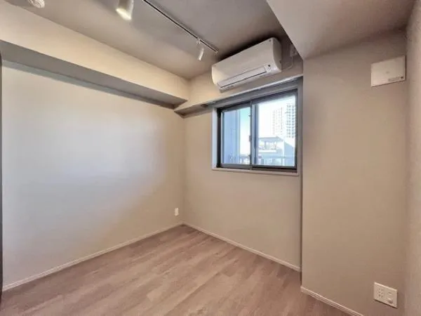 Brillia Ist Oimachi - Interior - ["Flooring", "Floor", "Ceiling"]
