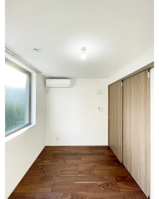 Covent Garden - Interior - ["Flooring", "Floor", "Wall"]