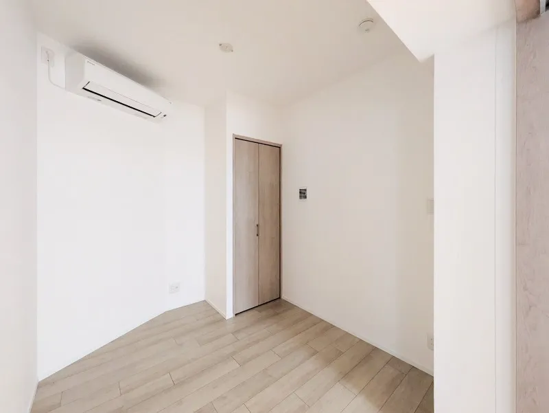 HJ Crown I - Interior - ["Flooring", "Wood", "Floor"]