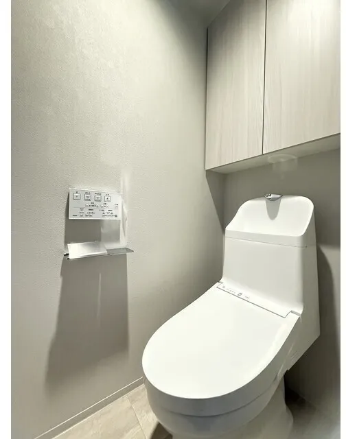 Season Flats Omorinishi - Interior - ["Toilet seat", "Toilet", "Plumbing fixture"]