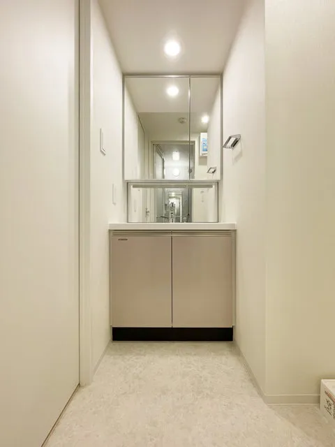 CLK Minamisenju - Interior - ["Flooring", "Floor", "Ceiling"]