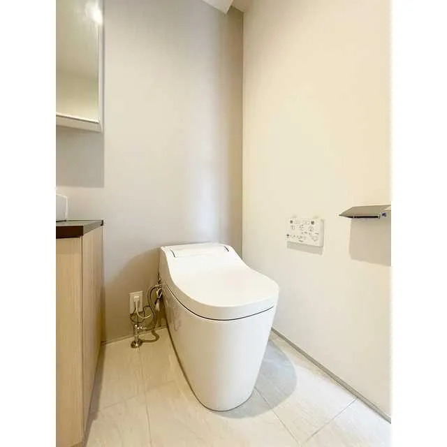 Quore Nakameguro - Interior - ["Building", "Toilet seat", "Bathroom"]