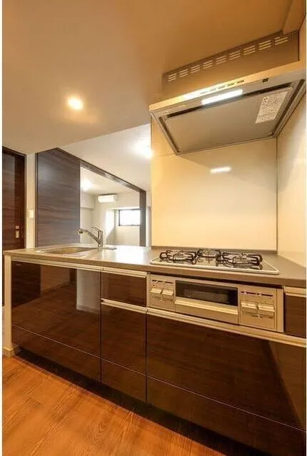Delux Tabata - Interior - ["Brown", "Countertop", "Cabinetry"]