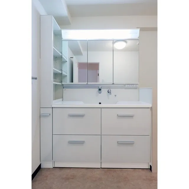 Urban Court Ichigaya - Interior - ["Cabinetry", "Sink", "Bathroom cabinet"]
