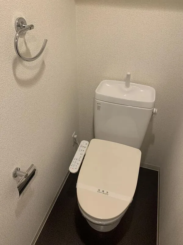HF Higashi Nakano Residence - Interior - ["Toilet seat", "Toilet", "Plumbing fixture"]