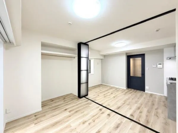 Lier Wakamatsucho - Interior - ["Flooring", "Floor", "Ceiling"]