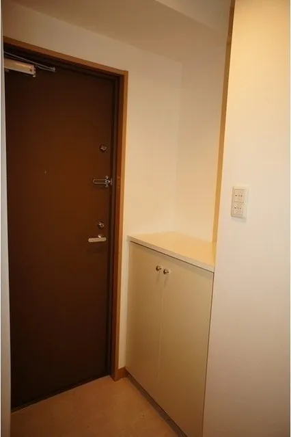 Sereno Shinagawa - Interior - ["Door", "Handle", "Fixture"]