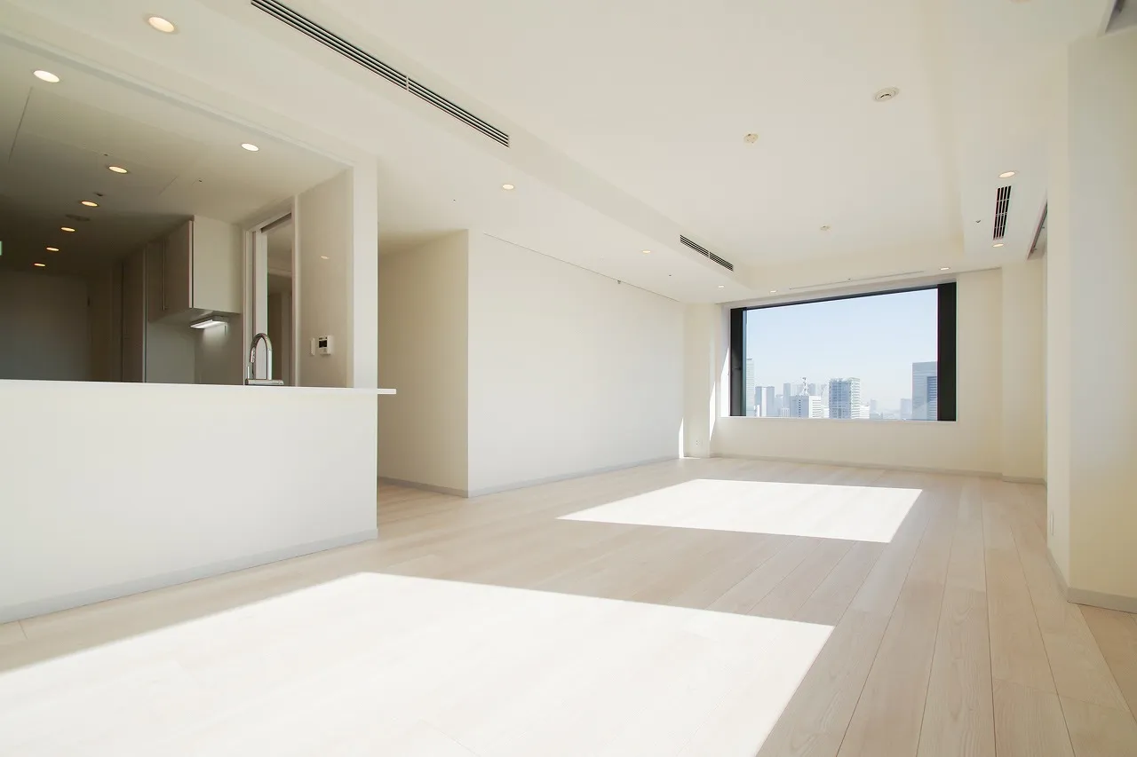La Tour Shibakoen - Interior - ["Building", "Comfort", "Window"]