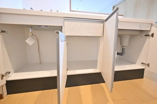 CENTRAL GARDEN RESIDENCE TOKYO - Interior - ["Wood", "Grey", "Cabinetry"]