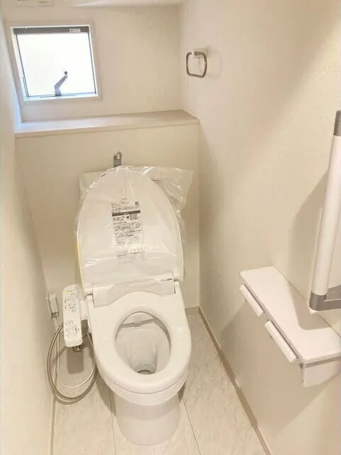 Kolet Takane Housing #02 - Interior - ["Toilet seat", "Toilet", "Plumbing fixture"]
