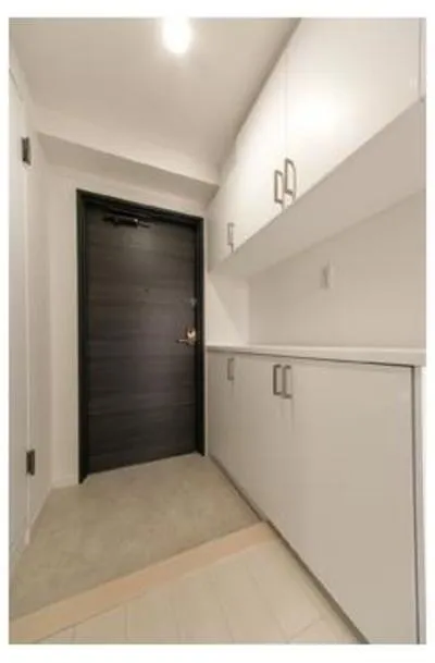 CENTENNIAL TOWER - Interior - ["Property", "Room", "Wall"]