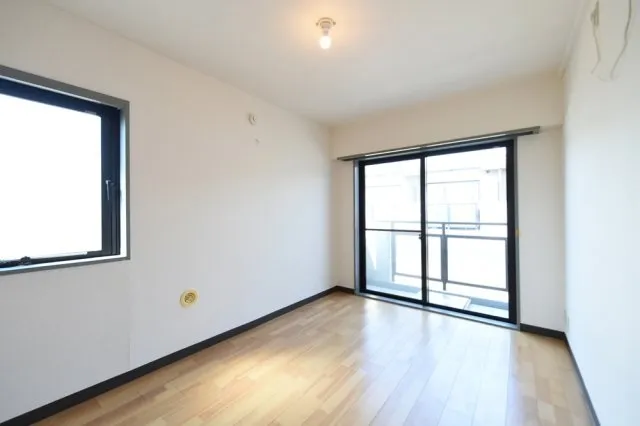 Higashi-Koenji Amflat - Interior - ["Flooring", "Apartment", "Ceiling"]