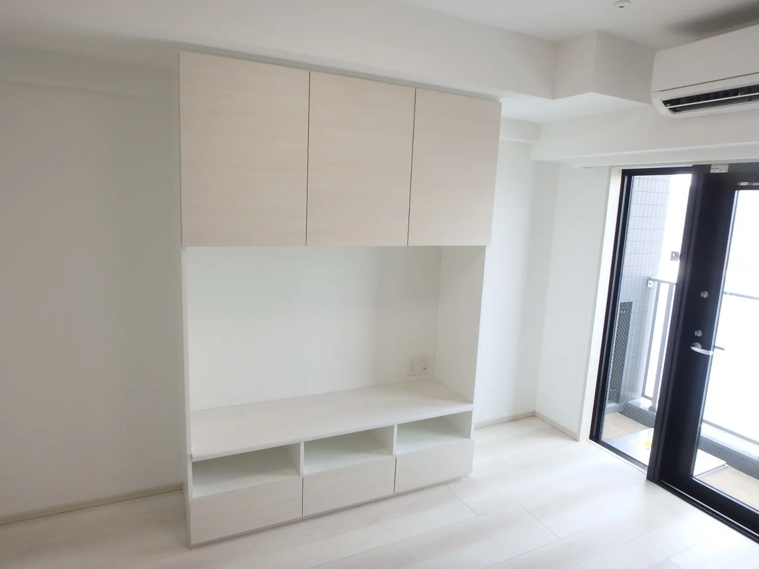 Orchid Residence Ueno - Interior - ["Wood", "Flooring", "Floor"]