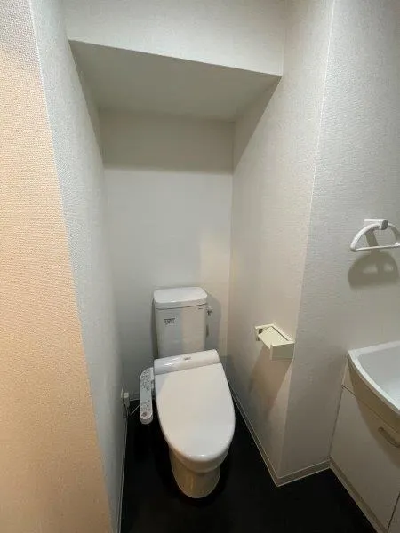 Wendy Ryogoku - Interior - ["Flooring", "Floor", "Toilet"]
