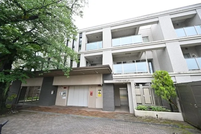Open Residencia Takanawa Place - Exterior - ["Apartment", "Condominium", "Overhead power line"]