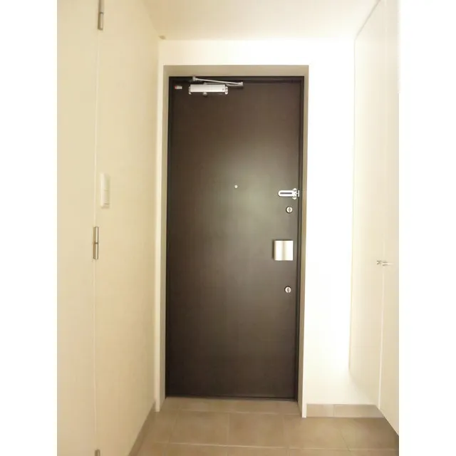 Belle Soleil - Interior - ["Door", "Fixture", "Handle"]