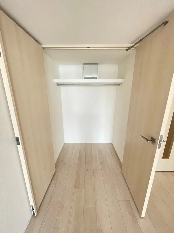 Residia Nihonbashi Bagurocho - Interior - ["Wood", "Flooring", "Floor"]