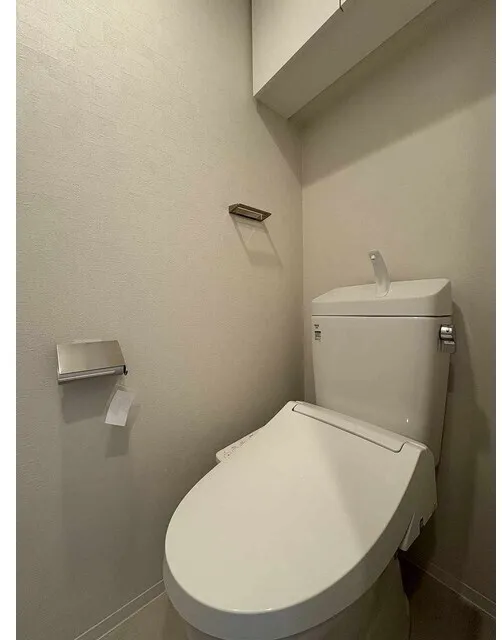 Clarita Nishi-Nippori - Interior - ["Toilet seat", "Toilet", "Plumbing fixture"]