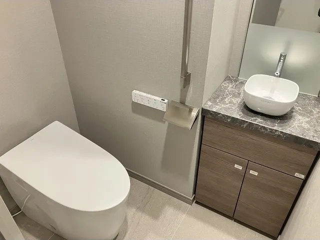 Wellis Daikanyama Sarugakucho Terrace - Interior - ["Flooring", "Plumbing fixture", "Toilet seat"]