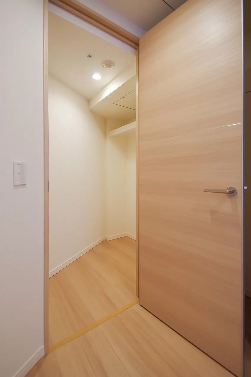 Central Park Tower La Tour Shinjuku - Interior - ["Building", "Wood", "Fixture"]