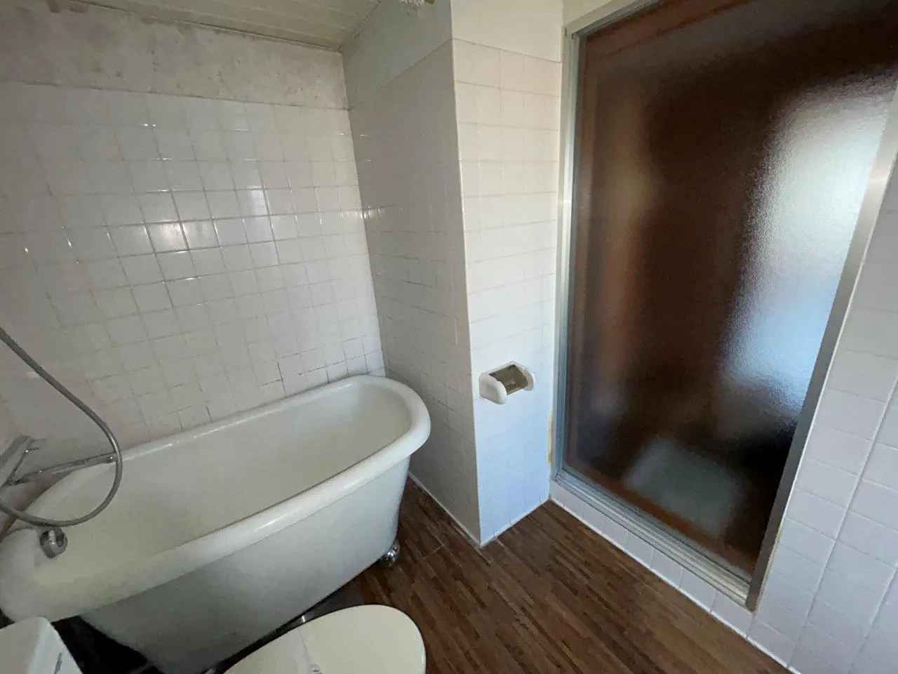 Aikawa Residence - Interior - ["Floor", "Flooring", "Plumbing fixture"]