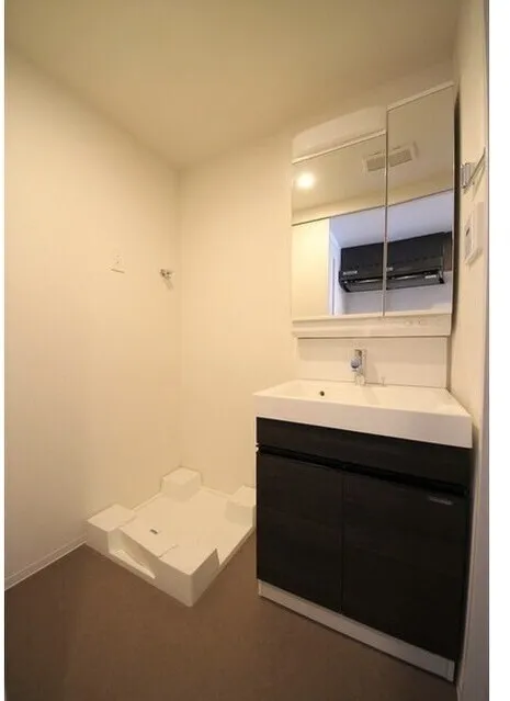 Harmony Residence Shinjuku Yotsuya - Interior - ["Flooring", "Floor", "Plumbing fixture"]