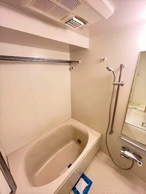 Residia Tower Kamiikebukuro (Tower Building) - Interior - ["Flooring", "Floor", "Plumbing fixture"]