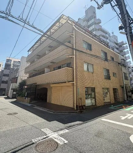 Nakano Shinbashi Himiko Seran, Room 403