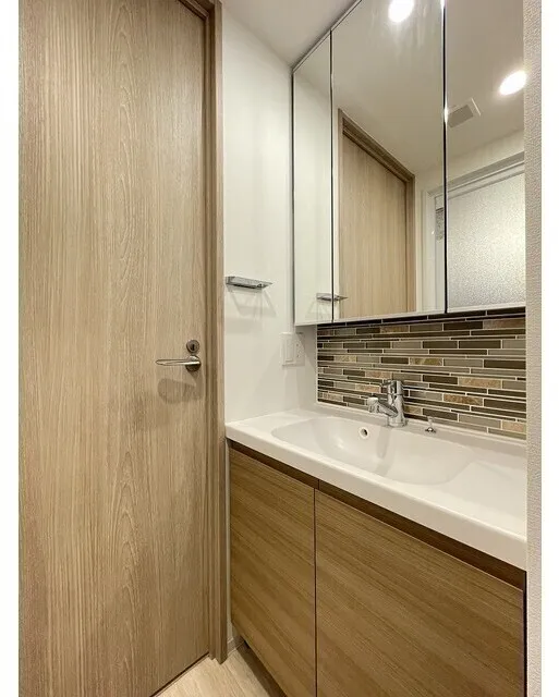 Stylio Kamata West - Interior - ["Flooring", "Wood", "Bathroom cabinet"]