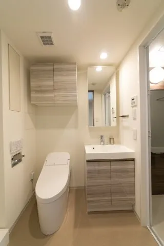 Proud Flat Kikukawa - Interior - ["Mirror", "Building", "Plumbing fixture"]