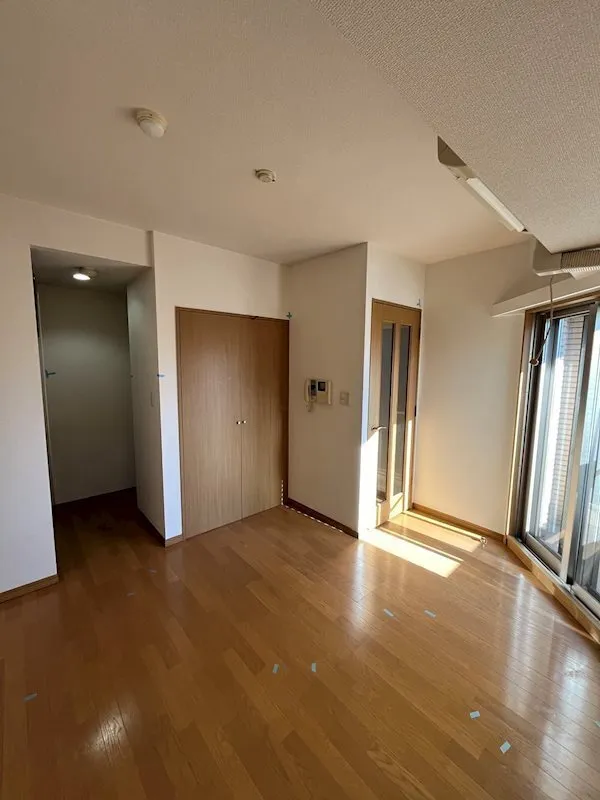 Palace Studio Otsuka - Interior - ["Floor", "Flooring", "Wood flooring"]