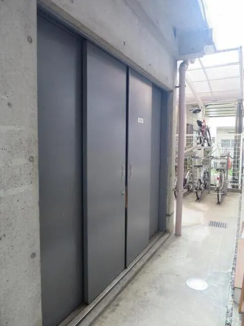 Plateau Jingumae - Exterior - ["Fixture", "Gas", "Composite material"]