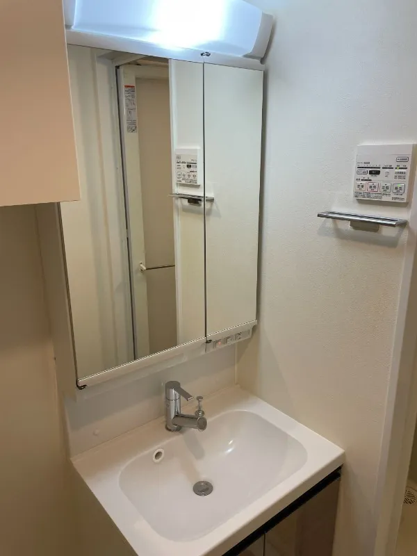 Sky Court Nakano Numabukuro - Interior - ["Bathroom Sink", "Plumbing fixture", "Bathroom"]