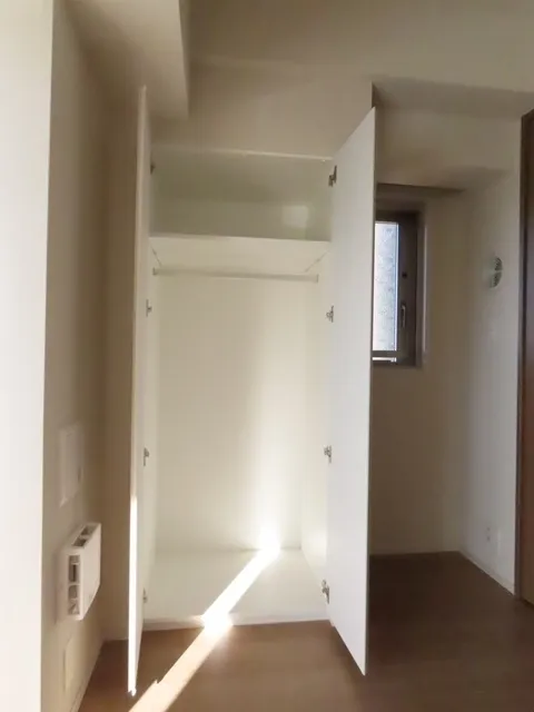 Cross Residence Kamata II - Interior - ["Cabinetry", "Computer desk", "Shelving"]