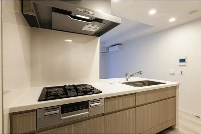 Doue Tsukishima II - Interior - ["Cabinetry", "Countertop", "Kitchen stove"]