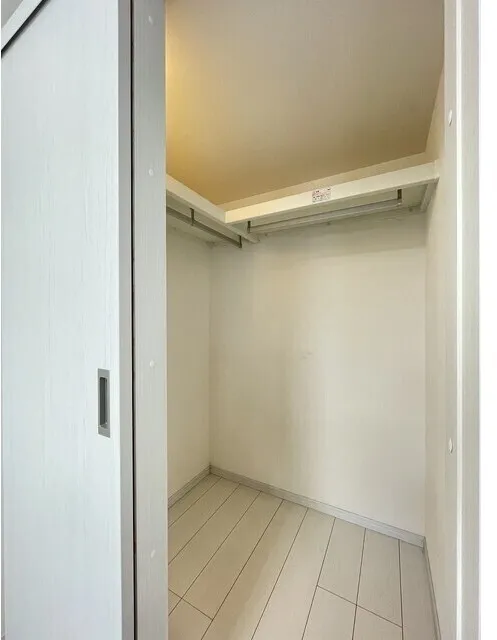 Comforia Liv Ueno - Interior - ["Wood", "Flooring", "Floor"]