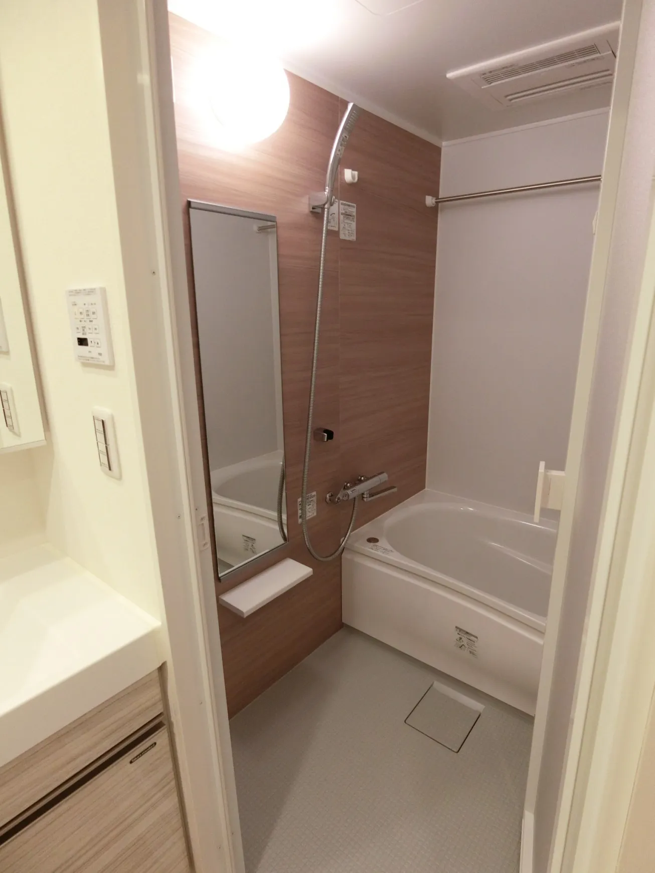 Le Fon Blanche Shinagawa Minamioi - Interior - ["Plumbing fixture", "Shower head", "Bathroom"]