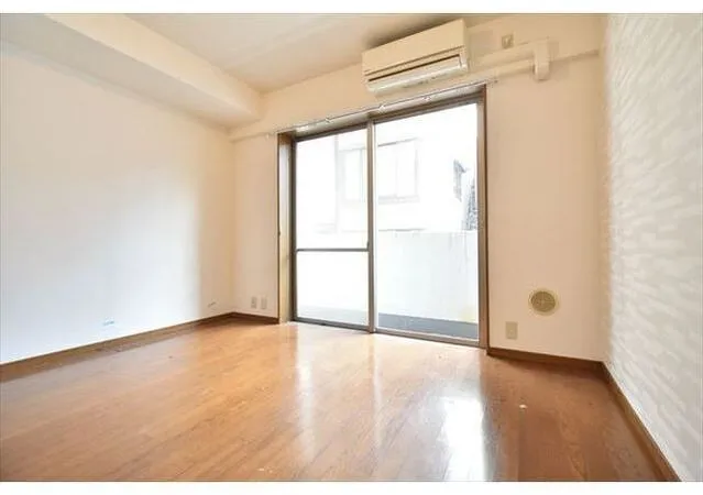 Plateau Jingumae - Interior - ["Flooring", "Floor", "Wood flooring"]