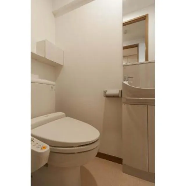 SUN Ebisu - Interior - ["Property", "Toilet seat", "Toilet"]