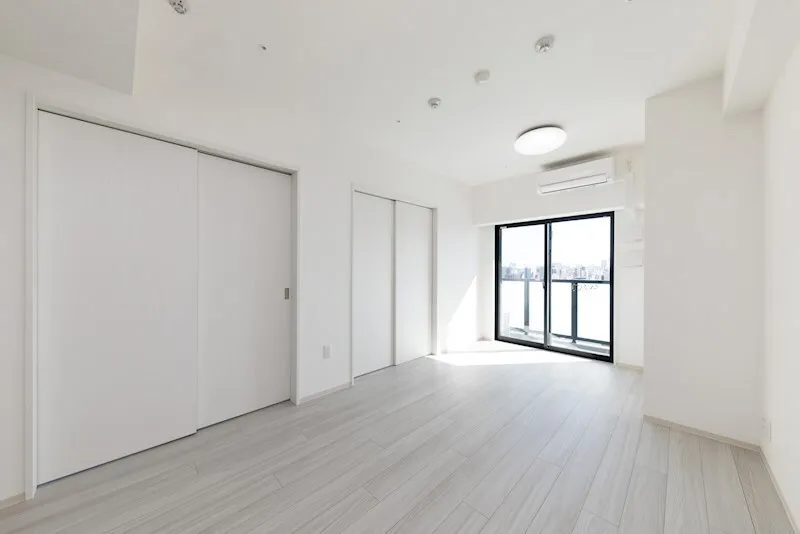 Due Iriya II - Interior - ["Window", "Building", "Fixture"]