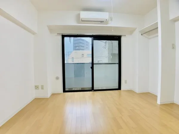La Flats - Interior - ["Room", "Property", "Floor"]