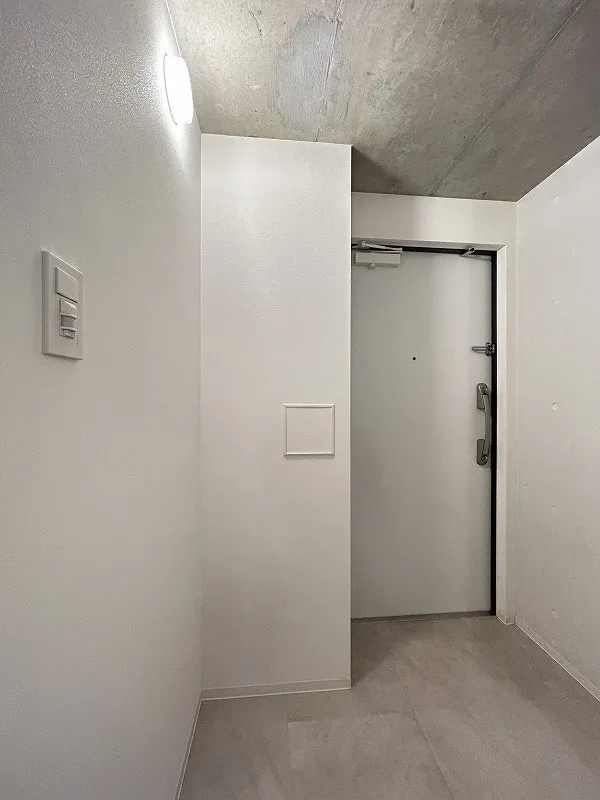 Urban Park Honancho - Interior - ["Wall", "Ceiling", "Flooring"]