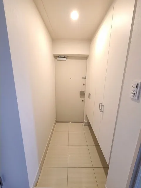 CAVANA Shinjuku Natsumesaka - Interior - ["Building", "Fixture", "Door"]